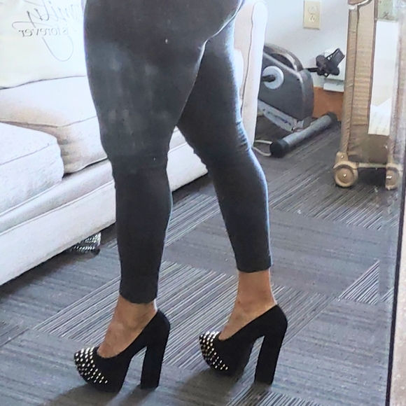 Fahrenheit Shoes - BLACK STUDS EMBELLISHED PLATFORM HEELS - SIZE 6.5